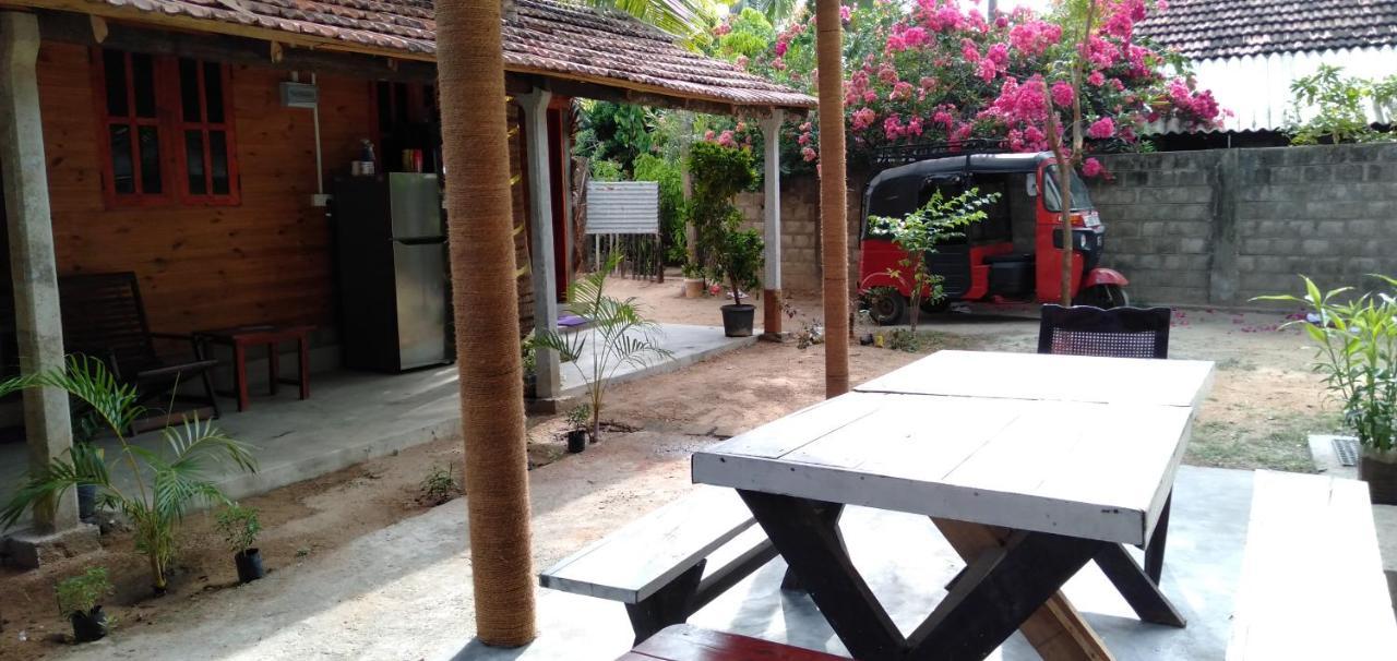 Walkers Hostel Trincomalee Exterior foto
